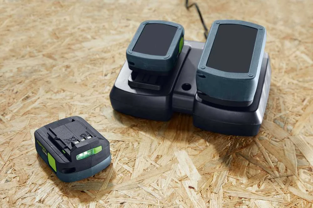 Festool akumuliatorių krovimo stotelė su baterijomis