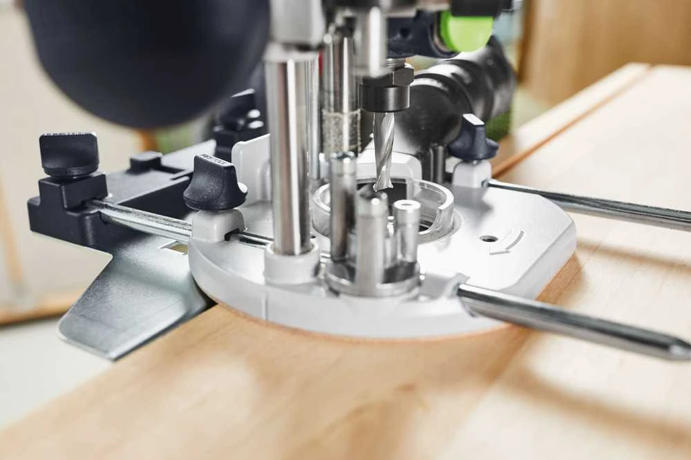 Festool spiralinė freza medienos frezavimo metu