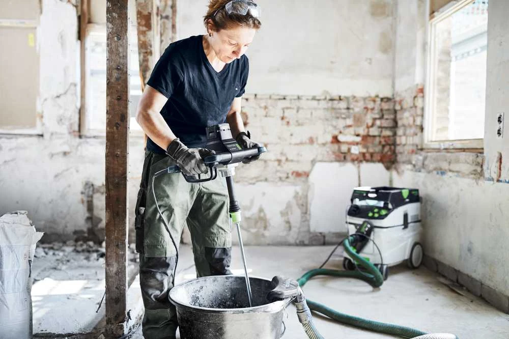 Festool maišyklė su strypu darbo procese