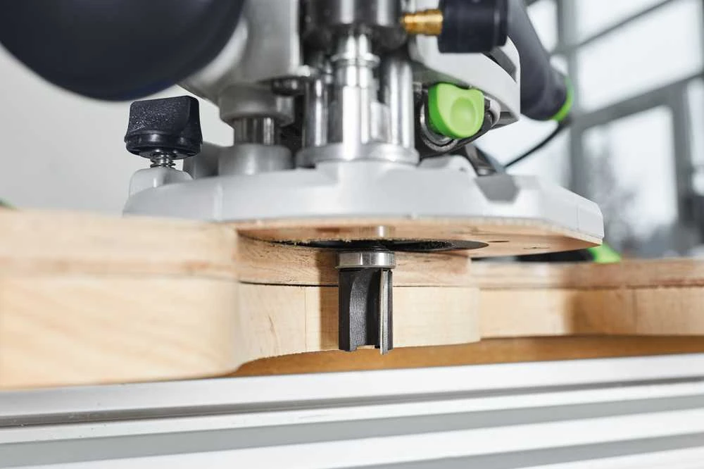 Festool sulyginimo freza veikianti su mediena