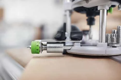 Tikslus kreipiančiojo elemento atramos nustatymas Festool FE-FS/OF/KF