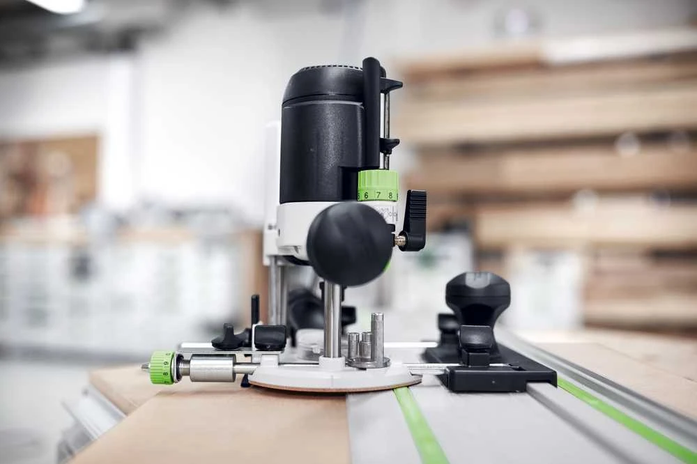 Tikslus kreipiančiojo elemento atramos nustatymas Festool FE-FS/OF/KF