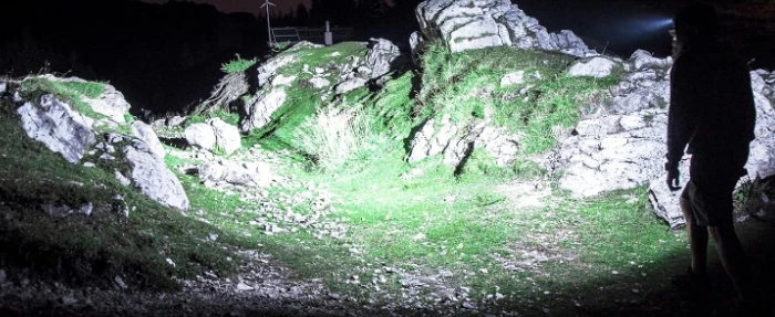 2 vnt. Lengvas, stiprus COB žibintuvėlis 800lm LED, maitinamas AAA baterijomis