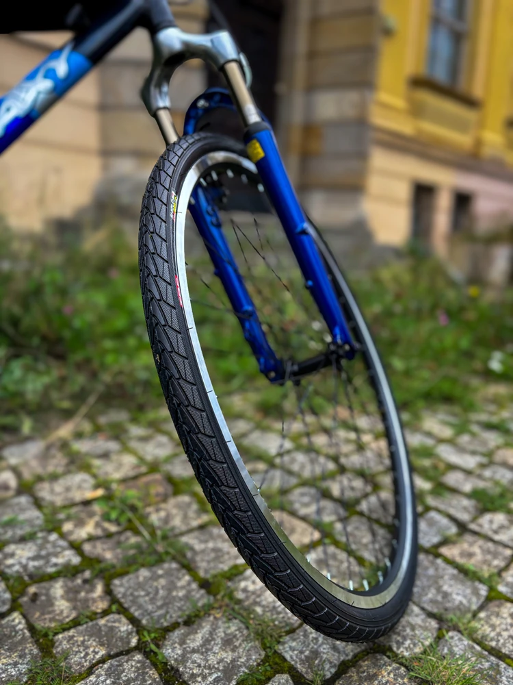 28 colių TRC dviračio padanga + AV48 kameros RINKINYS 700x35C 37-622 ANTIPŪRIJA