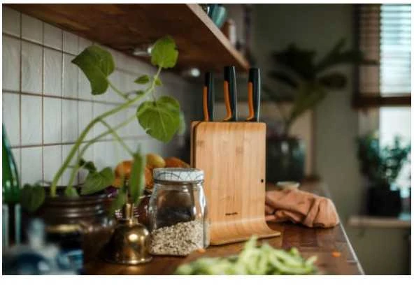 Fiskars Functional Form bambukinis peilių dėklas 3 peiliams, 1057553