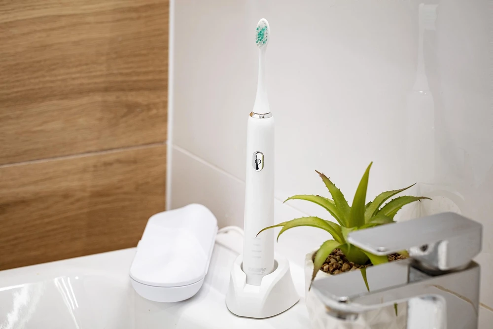 Camry Sonic Dantų šepetėlis CR 2173 Įkraunamas Suaugusiems Šepetėlių skaičius galvutės įeina 2 Number of teeth brushing modes 3 Sonic technology Baltas
