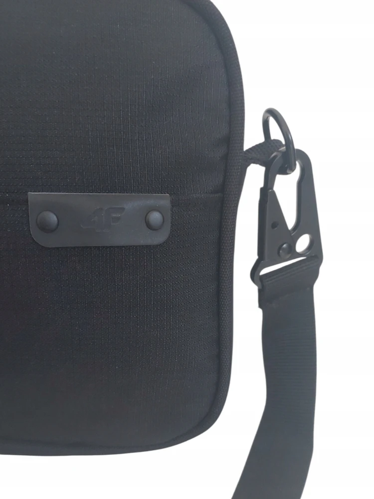4f Juoda Unisex Per Petį Rankinė-dėklas