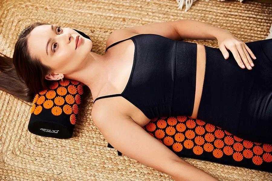 4Fizjo Klasikinis oranžinis akupresūros kilimėlis su pagalvėle