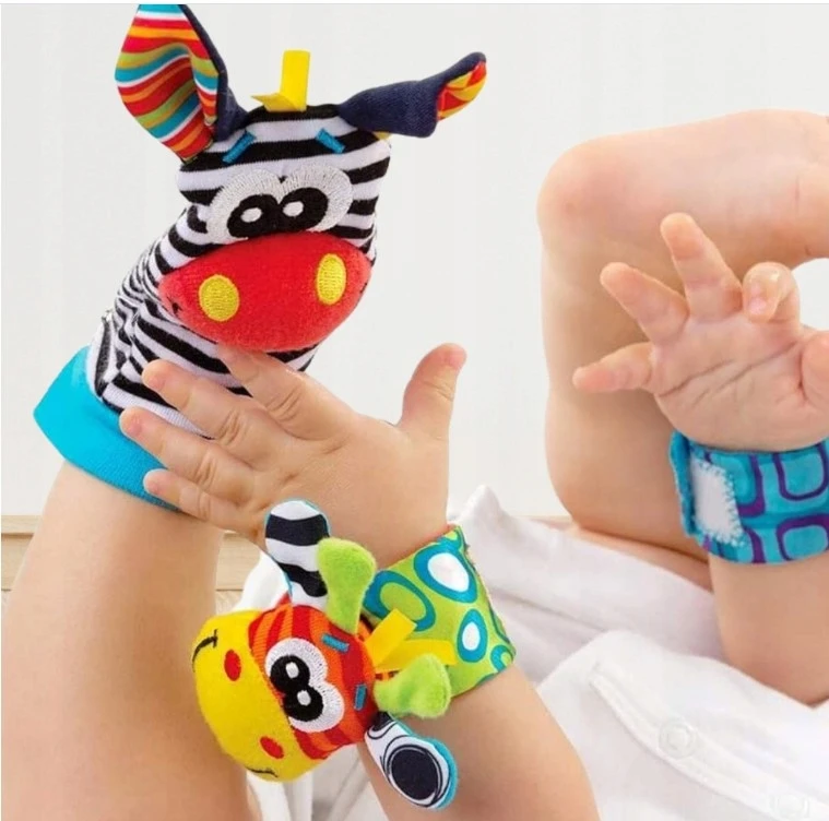4x 3D SOCKS RANKINĖS barškučiai VAIKŲ JAUTIMO ŽAISLUI