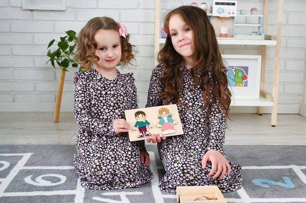 Adam Toys MAGNETINĖ SUKNELĖ SUKNELĖ VAIKAMS MEDINĖ DĖLĖLĖ ADOMO ŽAISLAI 24 Vnt.