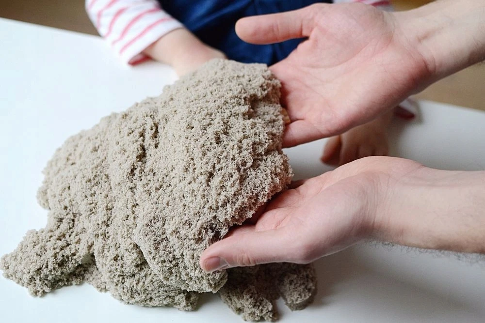 Adam Toys Stebuklingas lenkiškas kinetinis smėlis 5kg vaikams 3+ Rinkinys kibire
