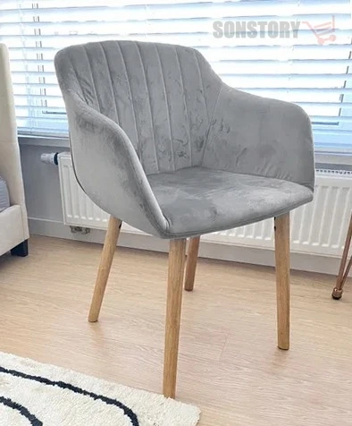 Adslev Pilkas aksominė virtuvės svetainės kėdė iš Jysk