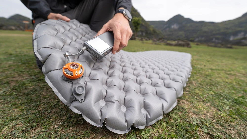 Aerogogo GIGA Pump Air nešiojamas elektrinis siurblys su vakuumo funkcija, USB-C, 7 antgaliai