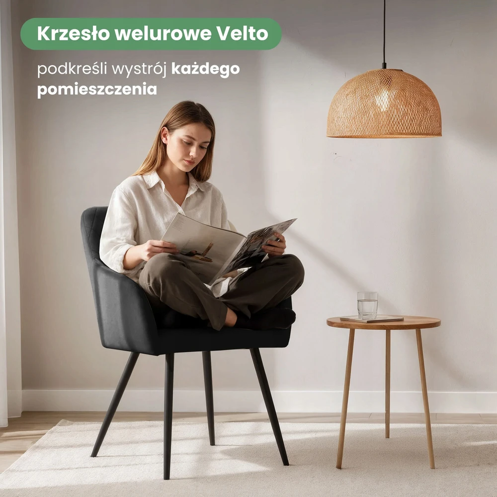 Akord 2x juoda VELTO minkšta dygsniuota aksominė kėdė su juodomis metalinėmis kojomis