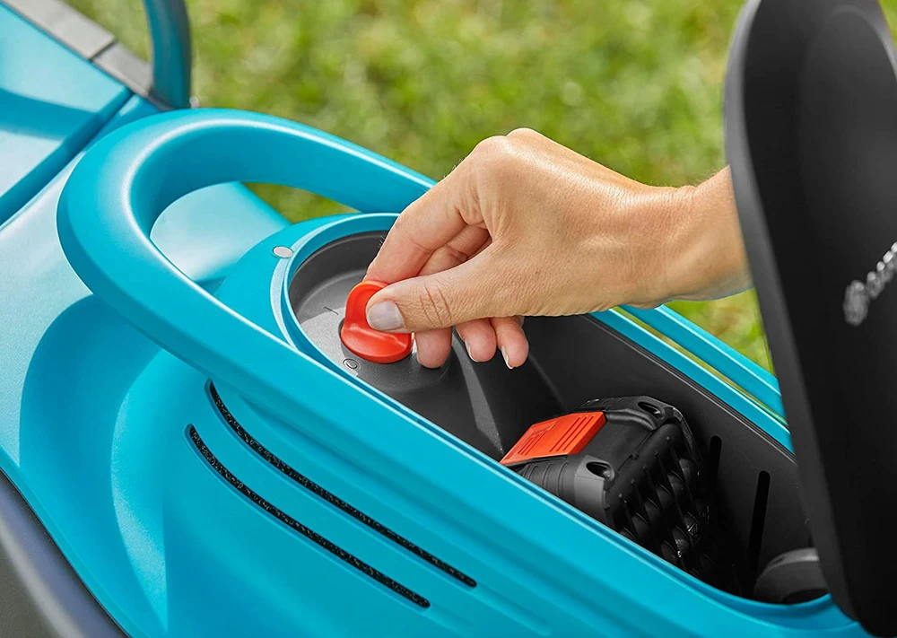 Gardena Akumuliatorinės vejapjovės PowerMax 30/18V P4A rinkinys