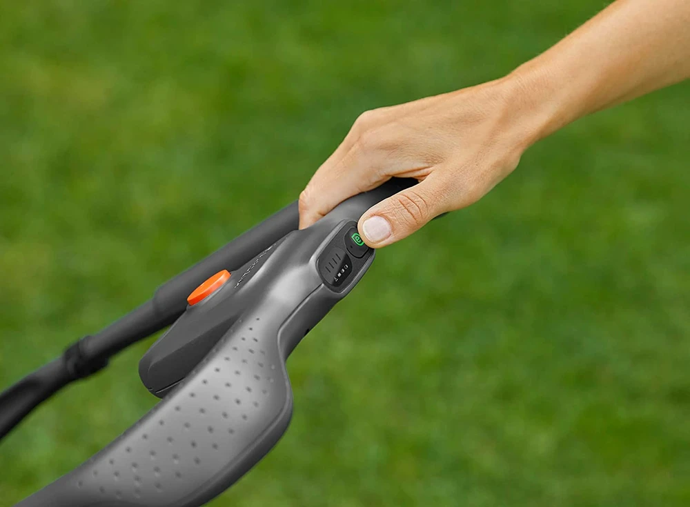 Gardena Akumuliatorinė vejapjovė PowerMax 32/18V P4A rinkinys