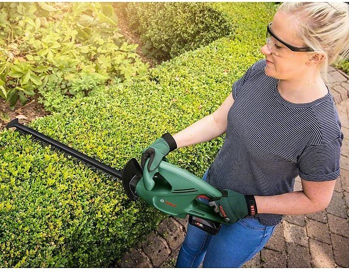 Akumuliatorinės gyvatvorių žirklės Bosch Easy HedgeCut 18-45 pilnas komplektas, 1x2Ah, 45cm