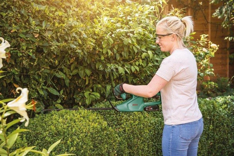 Akumuliatorinės gyvatvorių žirklės Bosch Easy HedgeCut 18-45 pilnas komplektas, 1x2Ah, 45cm