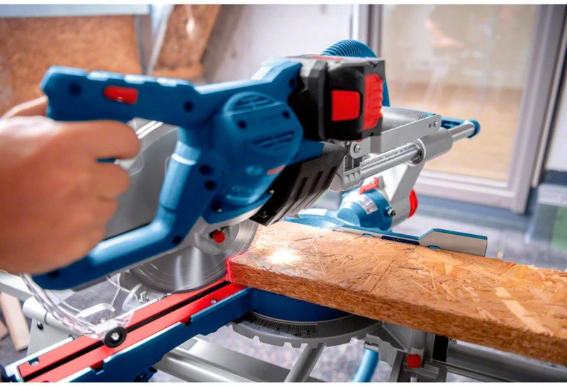 Bosch GCM 18V-216 D Solo, dėžutė