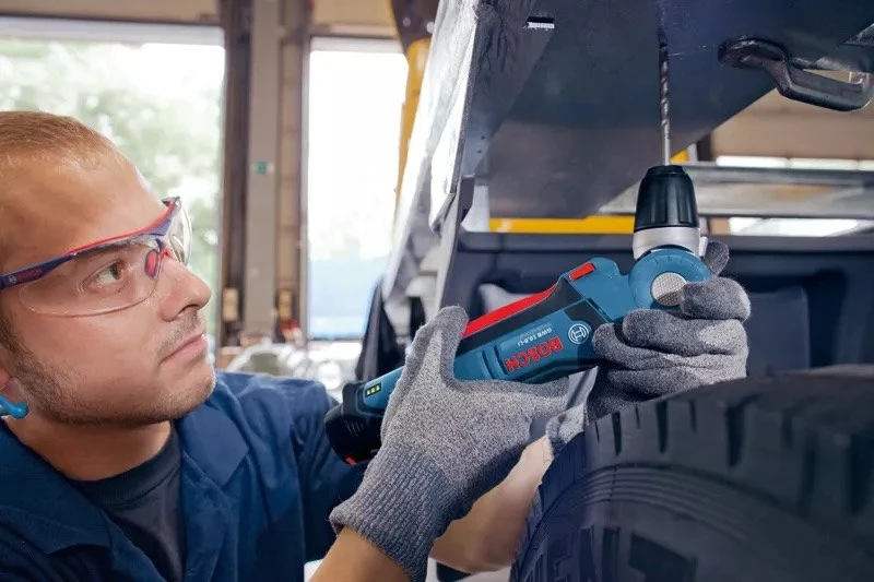 Bosch Akumuliatorinis kampinis gręžtuvas GWB 12V-10, be akumuliatorių ir kroviklio