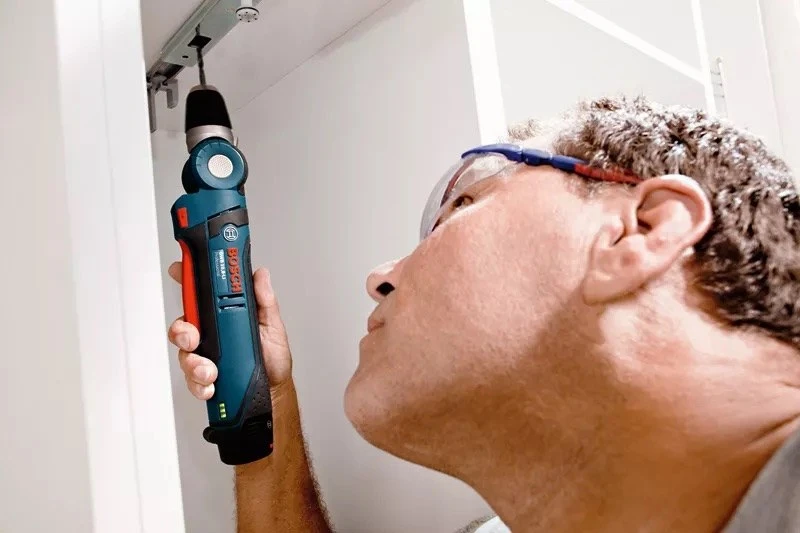 Bosch Akumuliatorinis kampinis gręžtuvas GWB 12V-10, be akumuliatorių ir kroviklio
