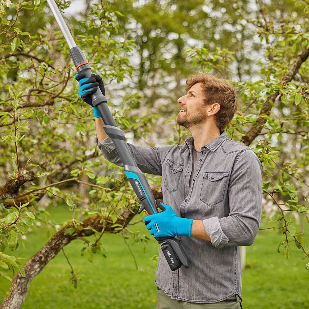 Gardena Akumuliatorinės teleskopinės genėjimo žirklės HighCut 250/18V P4A paruoštas naudojimui rinkinys (14774-20)