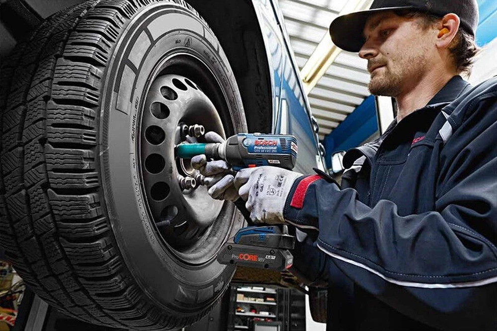Bosch akumuliatorinis veržliasukis GDS 18V-300, CT be akumuliatoriaus ir kroviklio