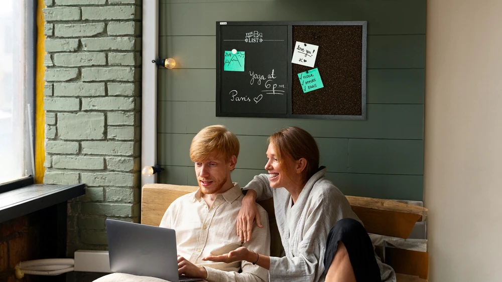 Allboards Magnetinė kamštinė lenta 60x40 ruda ir juoda COMBI juodas rėmelis + NEMOKAMAI
