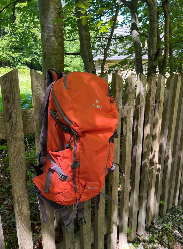 Alpinus Teno 24 D-tech turistinis kuprinė su H2o sistema ir lietaus uždangalu