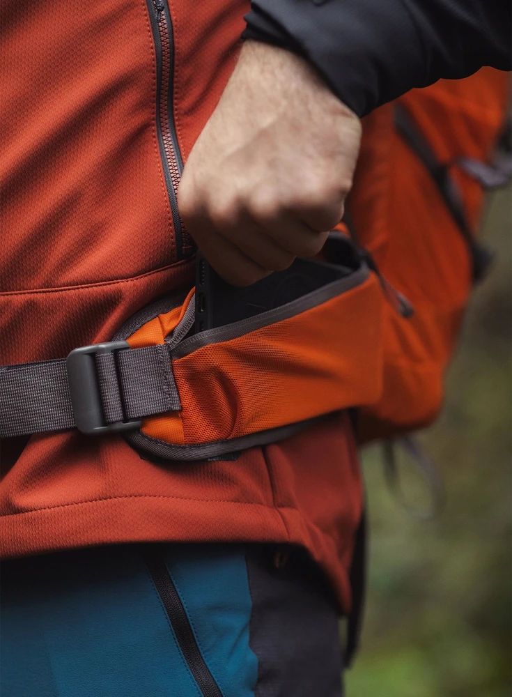 Alpinus Teno 24 D-tech turistinis kuprinė su H2o sistema ir lietaus uždangalu