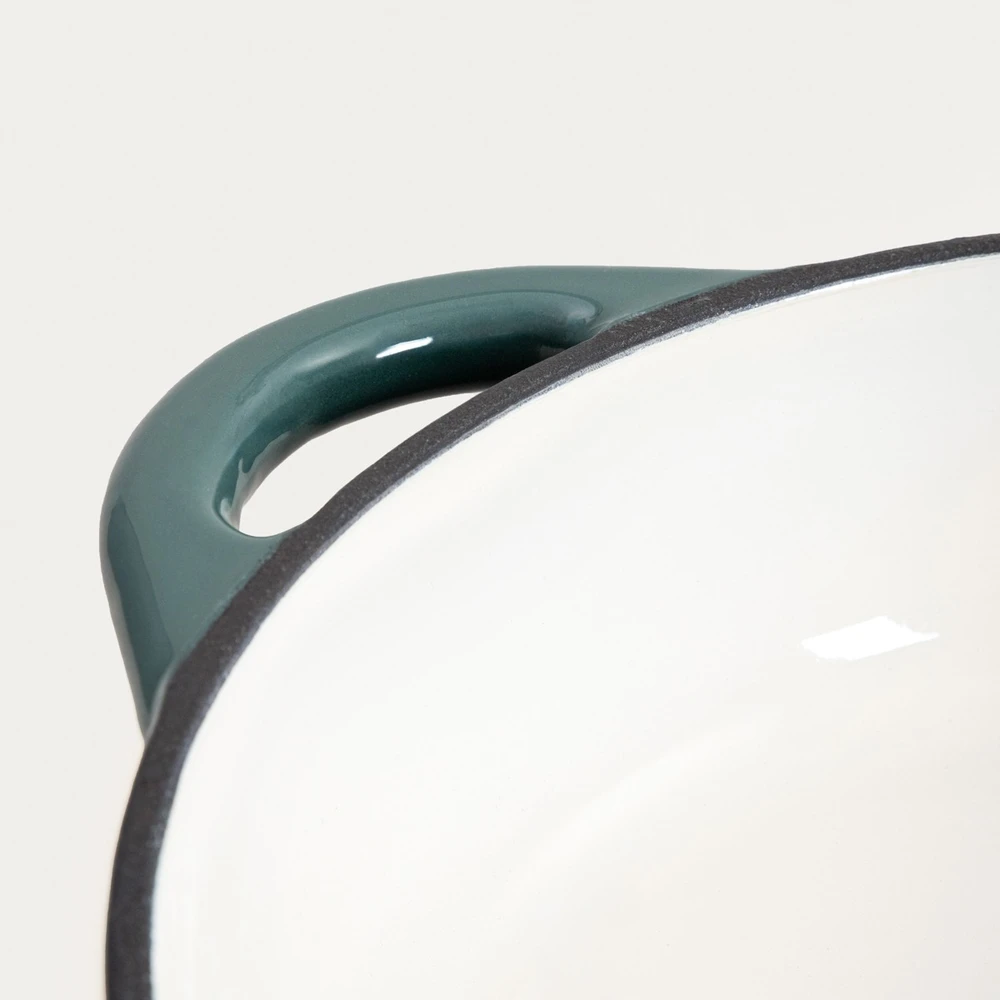 ANDREAS žalias plokščias ombre ketaus puodas, 28cm 2,5 l HOMLA