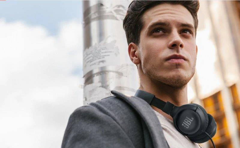 Lengvos ir patogios Ausinės JBL Tune 500 Pure Bass sound su mikrofonu, juodos