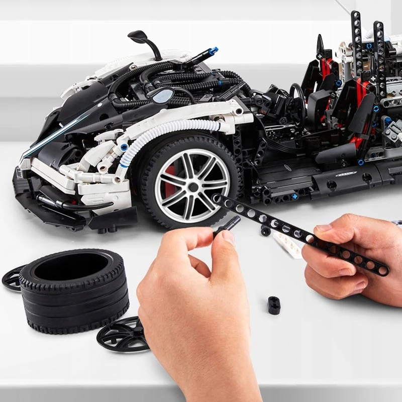 RASTAR 1:8 mastelio surenkamas automodelis Pagani Huayra BC Bricks, 97910