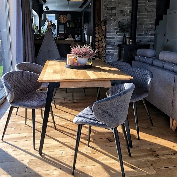 Avida Design Minkšta dygsniuota Aster šviesiai pilka valgomojo kėdė, skirta svetainės stalui