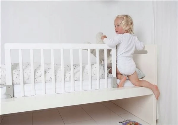 Baby Dan – medinis saugos turėklas lovai, baltas