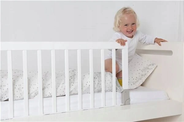 Baby Dan – medinis saugos turėklas lovai, baltas