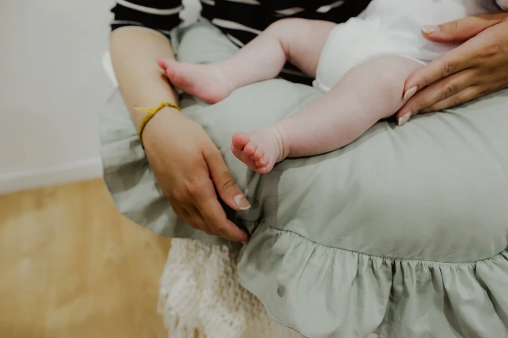 Baby Raj Maitinantis pagalvės užvalkalas raguoliams šerti - purvinas rožinis, pudra