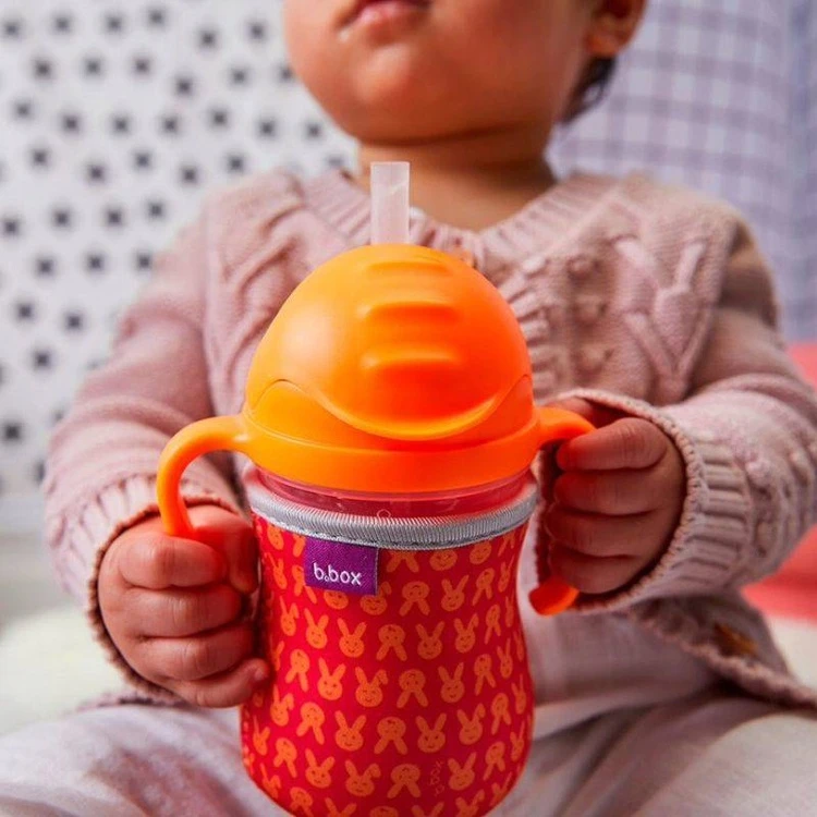 Gertuvė vaikams b.box 240 ml mėlynių skonio su šiaudeliu