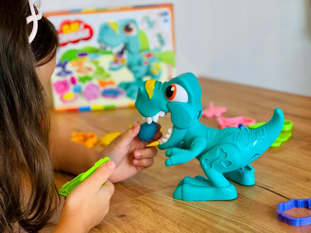 Bajkowy Kuferek CASTRY PASTE FUN FEED DINOZAURO + PRIEDŲ RINKINYS