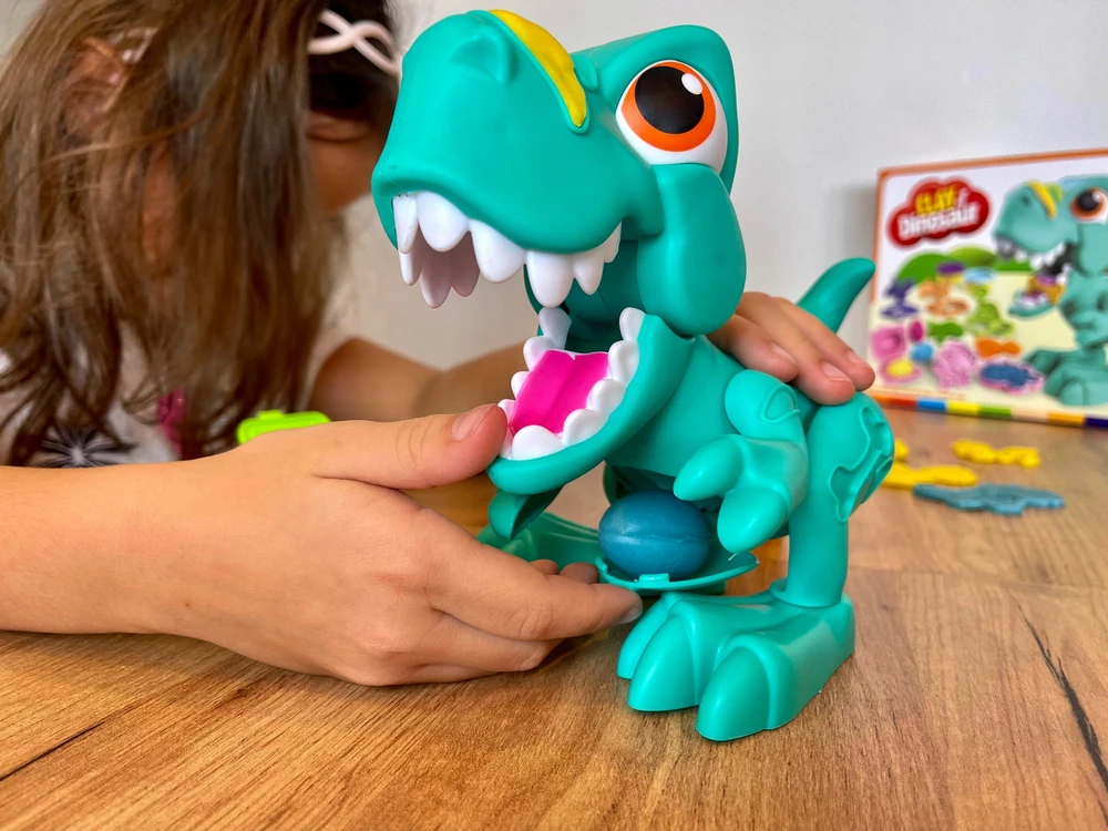 Bajkowy Kuferek CASTRY PASTE FUN FEED DINOZAURO + PRIEDŲ RINKINYS