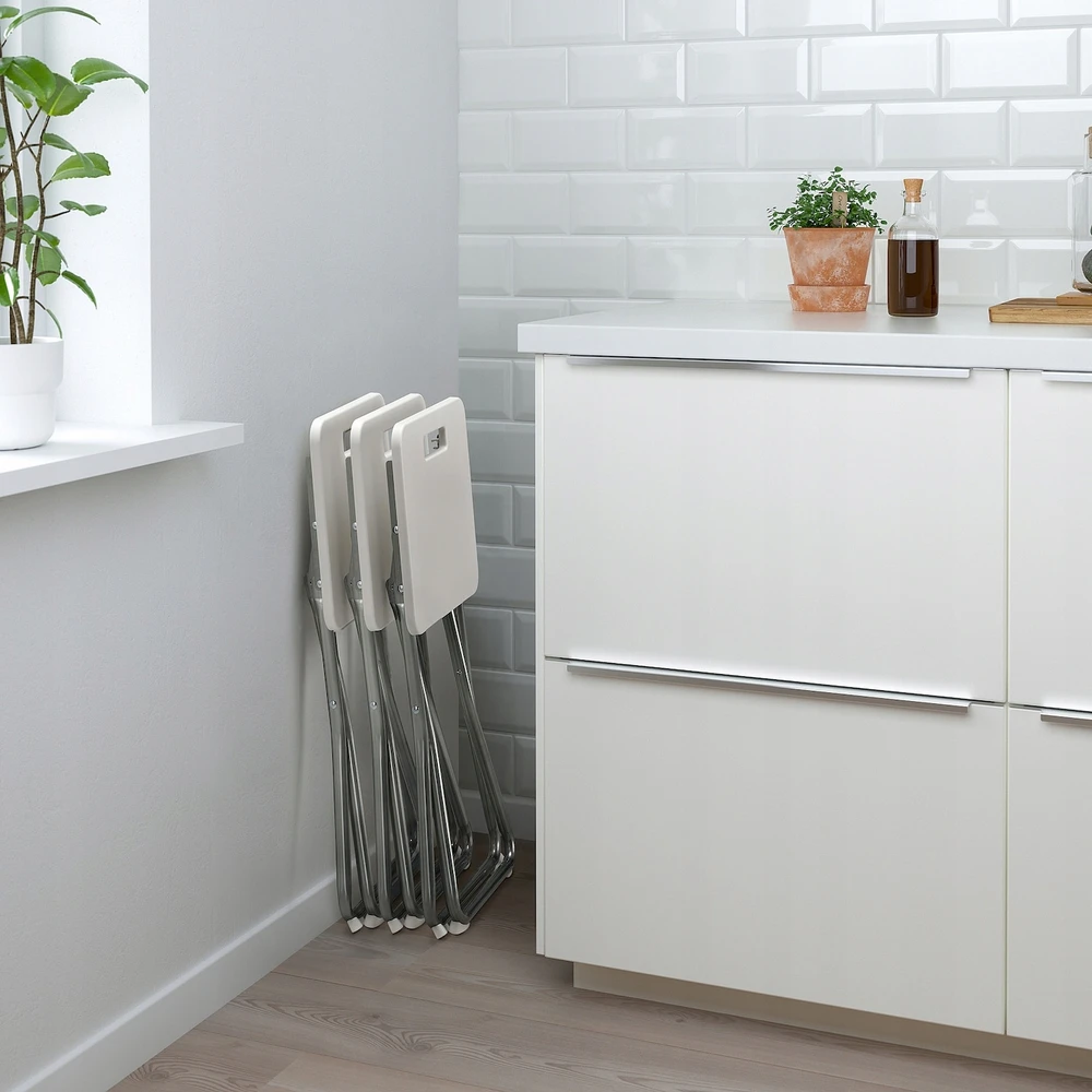 Balta sulankstoma taburetė IKEA GUNDE Balta sulankstoma taburetė, keliamoji galia iki 100 kg