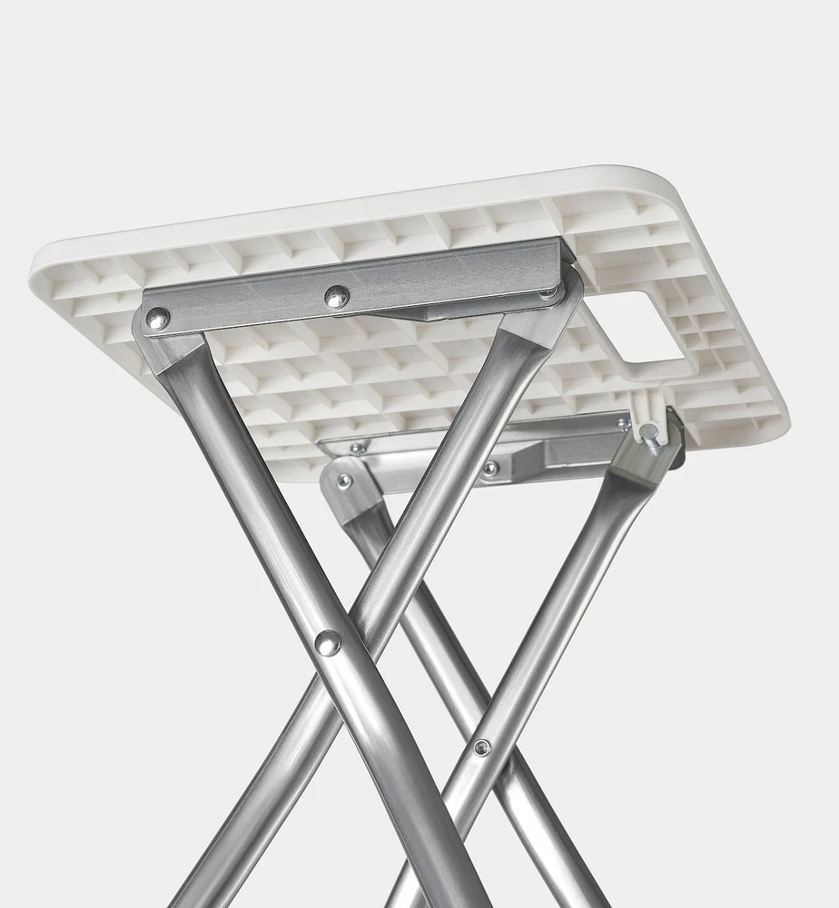 Balta sulankstoma taburetė IKEA GUNDE Balta sulankstoma taburetė, keliamoji galia iki 100 kg