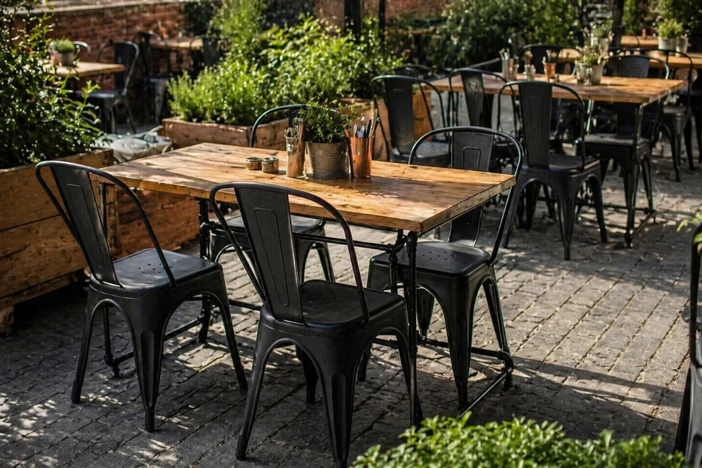 Bankietowo LOFT CAFE KAVINĖS KĖDĖ, SODO ATŪRINĖ VIRTUVĖ METRO PP LOFTAS, JUODA