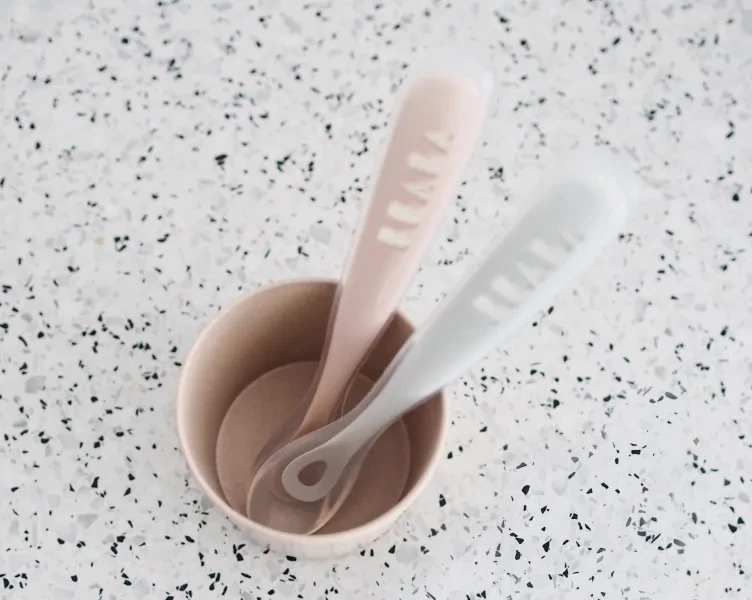 BEABA PRADINIO MAITINIMO SILIKONINIŲ 2 VNT.ŠAUKŠTELIŲ RINKINYS SU DĖŽUTE, COTTON CANDY/SORBET DUO