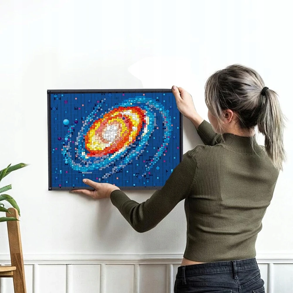 Bedee NUOTRAUKA IŠ BLOKŲ GALAXY 2438 VNT. - KŪRYBINIS RINKINYS SU SIENINIU MONTAVIMU