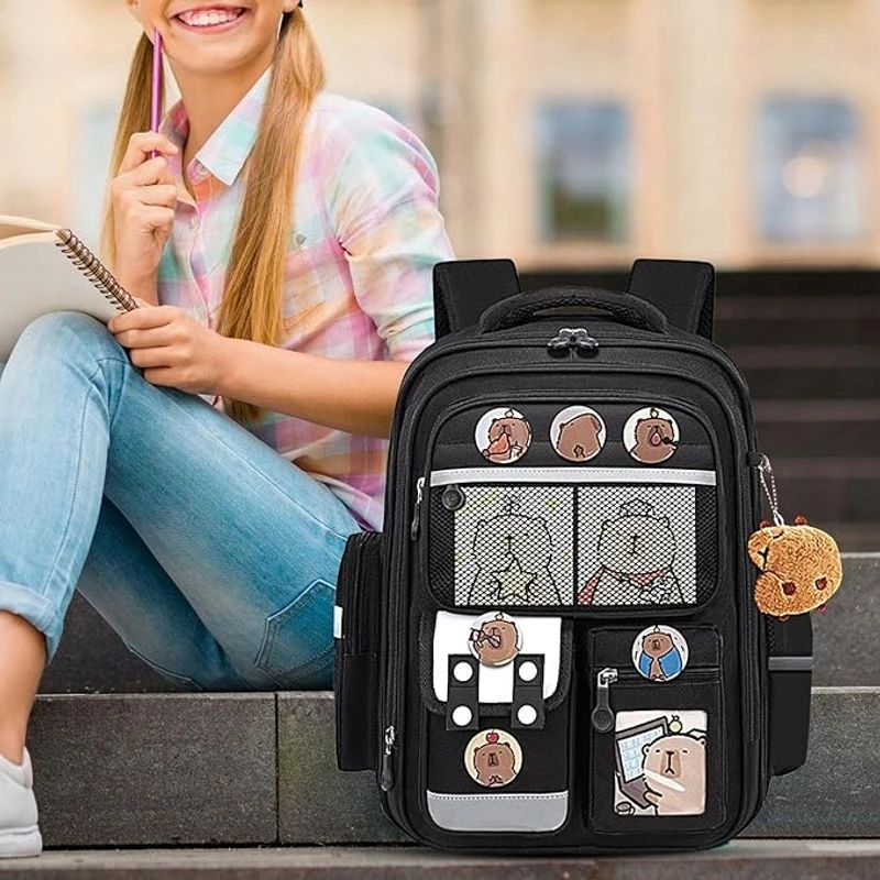 Bergens CAPYBARA BACKPACK MOKYKLINĖ KURIŠINĖ + TALISKO RAKTATIKAS VAIKAMS CZA CAPIBARA