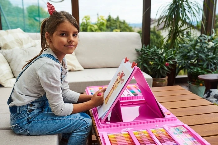 Besthurt Pieštukų meno rinkinys tapybai + rožinis lagaminas 208 XXL vienetai