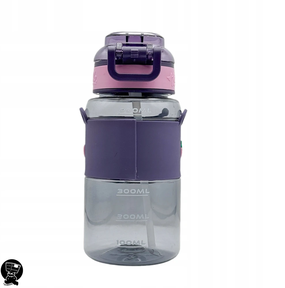 Gertuvė Bez Marki Buteliukas NA WODĘ Z SŁOMKĄ KUROMI 600ML - SANRIO su regulowanym paskiem na ramię