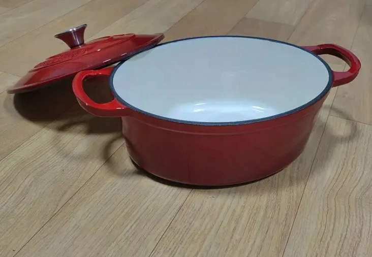 Bez Marki EMALINIS KETUS PUODAS SU DANGIU DUJINĖ KROSTELĖ 28cm RAUDONA