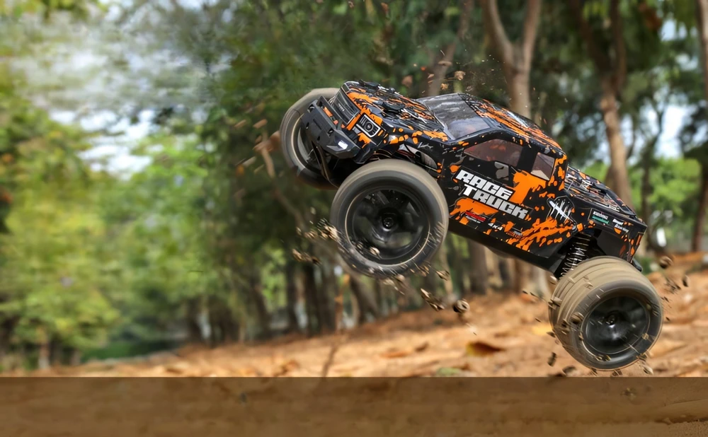 Bez Marki Nuotoliniu būdu valdomas RC automobilis visureigis 4x4 1:18 36 km/h nuotolinio valdymo RINKINYS